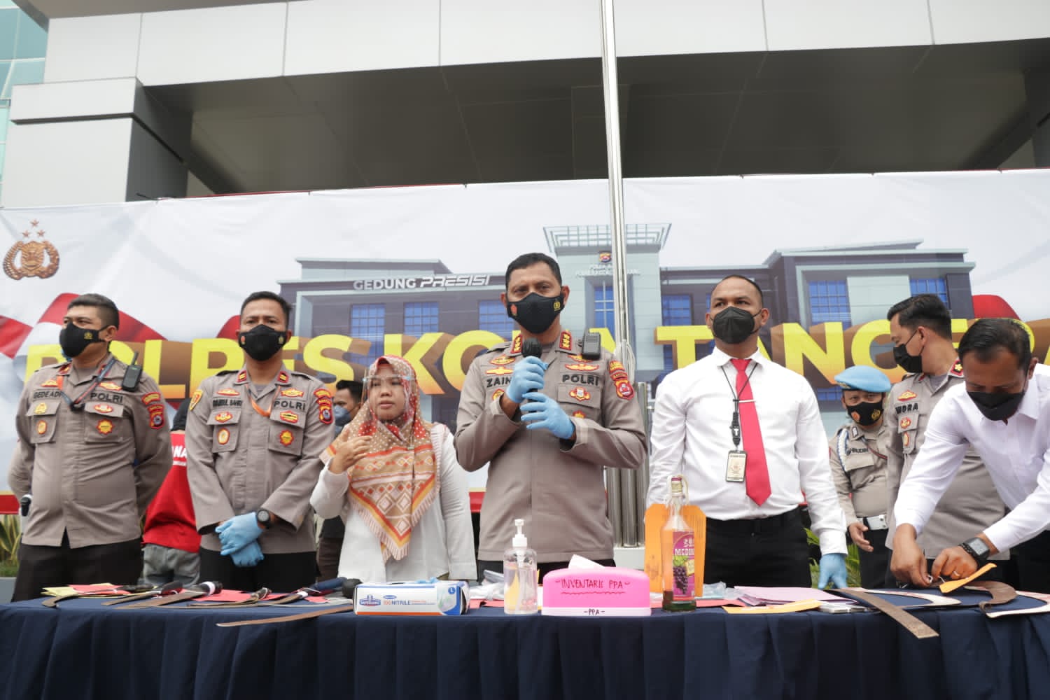 Polresta Tangerang Ringkus 18 Orang Brandal Jalanan dan Amankan Molotov Serta Sajam.