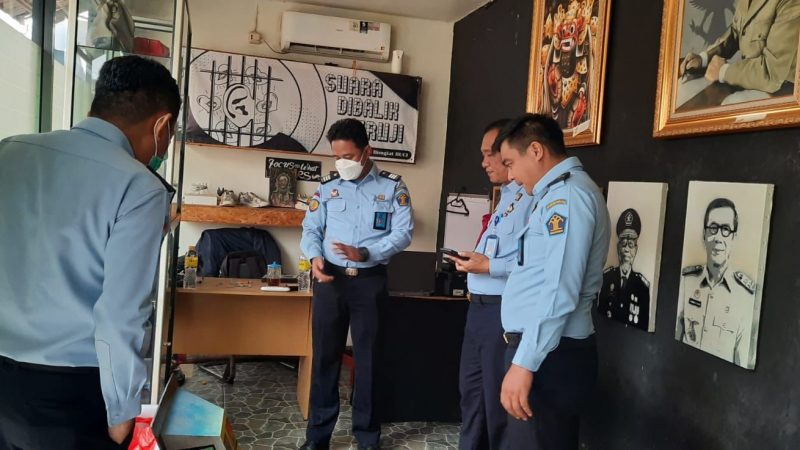 Tinjau Gallery Bimgiat Rutan Cipinang Kanwil Kemenkumham DKI Jakarta Ka.Rutan Apresiasi Lukisan Hasil Karya Warga Binaan