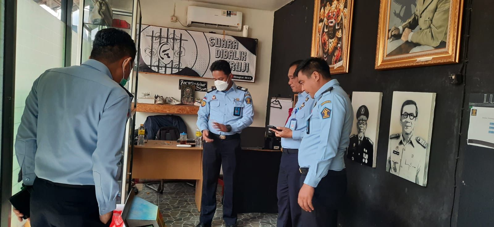 Tinjau Gallery Bimgiat Rutan Cipinang Kanwil Kemenkumham DKI Jakarta Ka.Rutan Apresiasi Lukisan Hasil Karya Warga Binaan