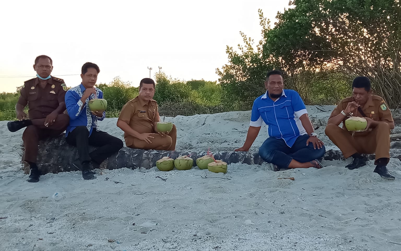Tinjau Lokasi Pantai Merdeka Bagan Kuala, Kadis LH Sergai : Sangat Sayang Jika Keindahan Pantai Ini Dibiarkan Terkena Abrasi