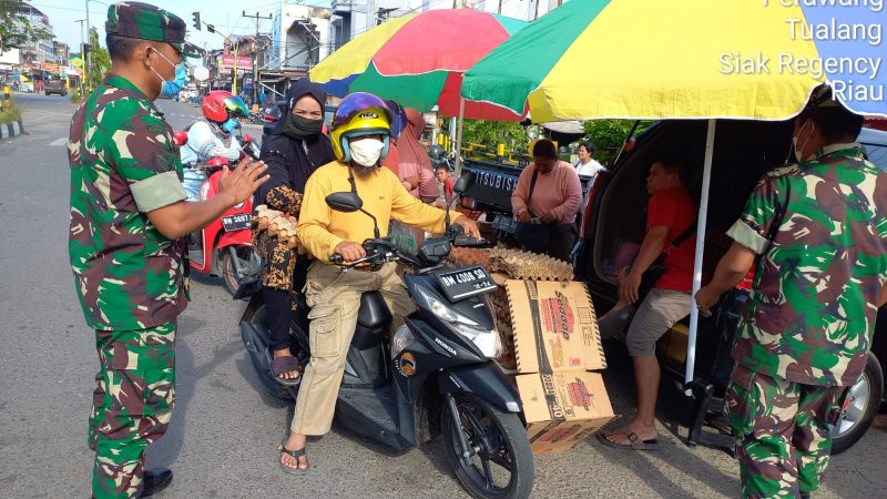 Babinsa Koramil 04/Perawang Laksanakan Patroli Prokes, Ini Yang Disampaikan