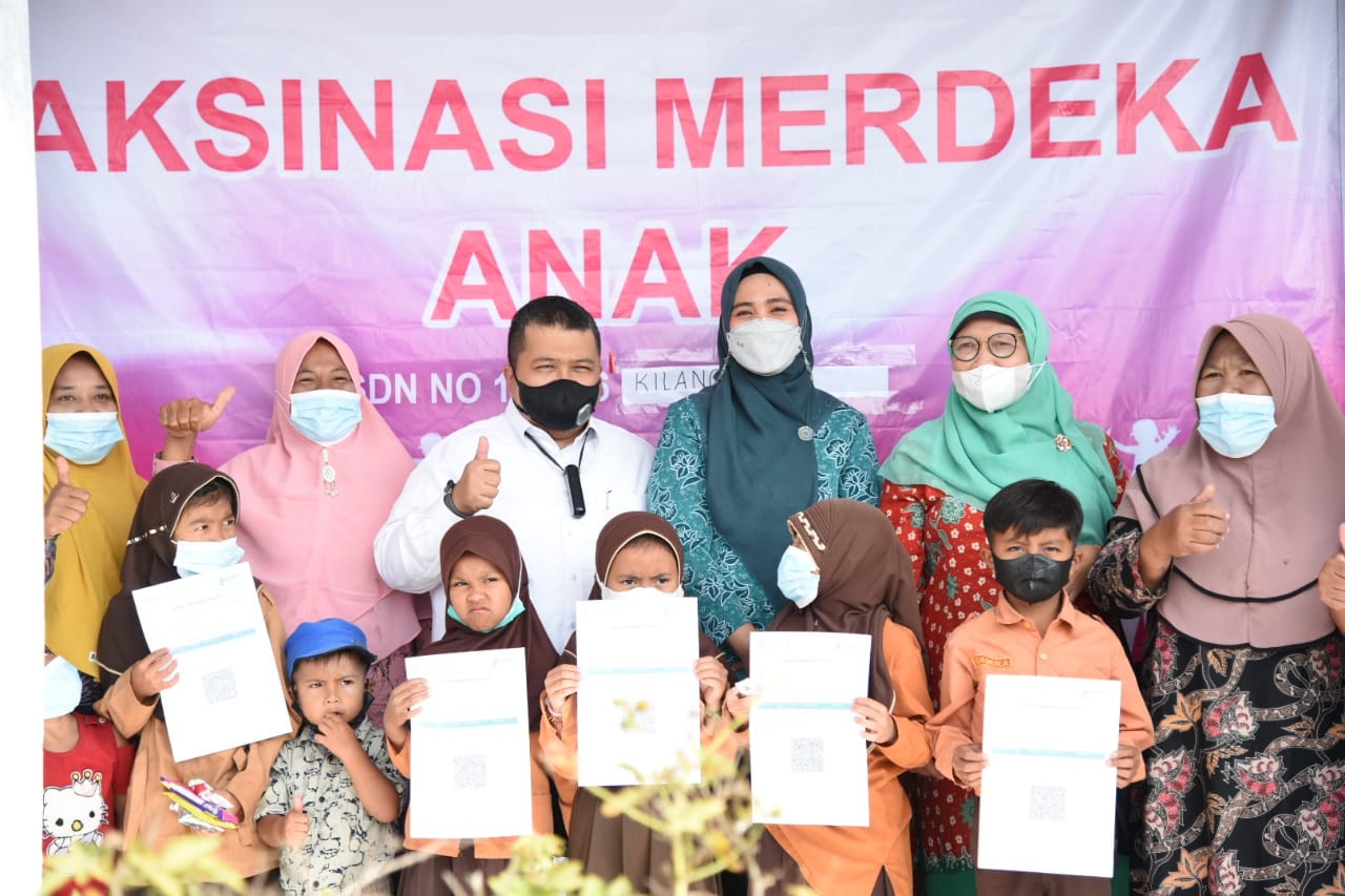 Bupati Tapsel Tinjau Pelaksanaan Vaksinasi Merdeka Anak