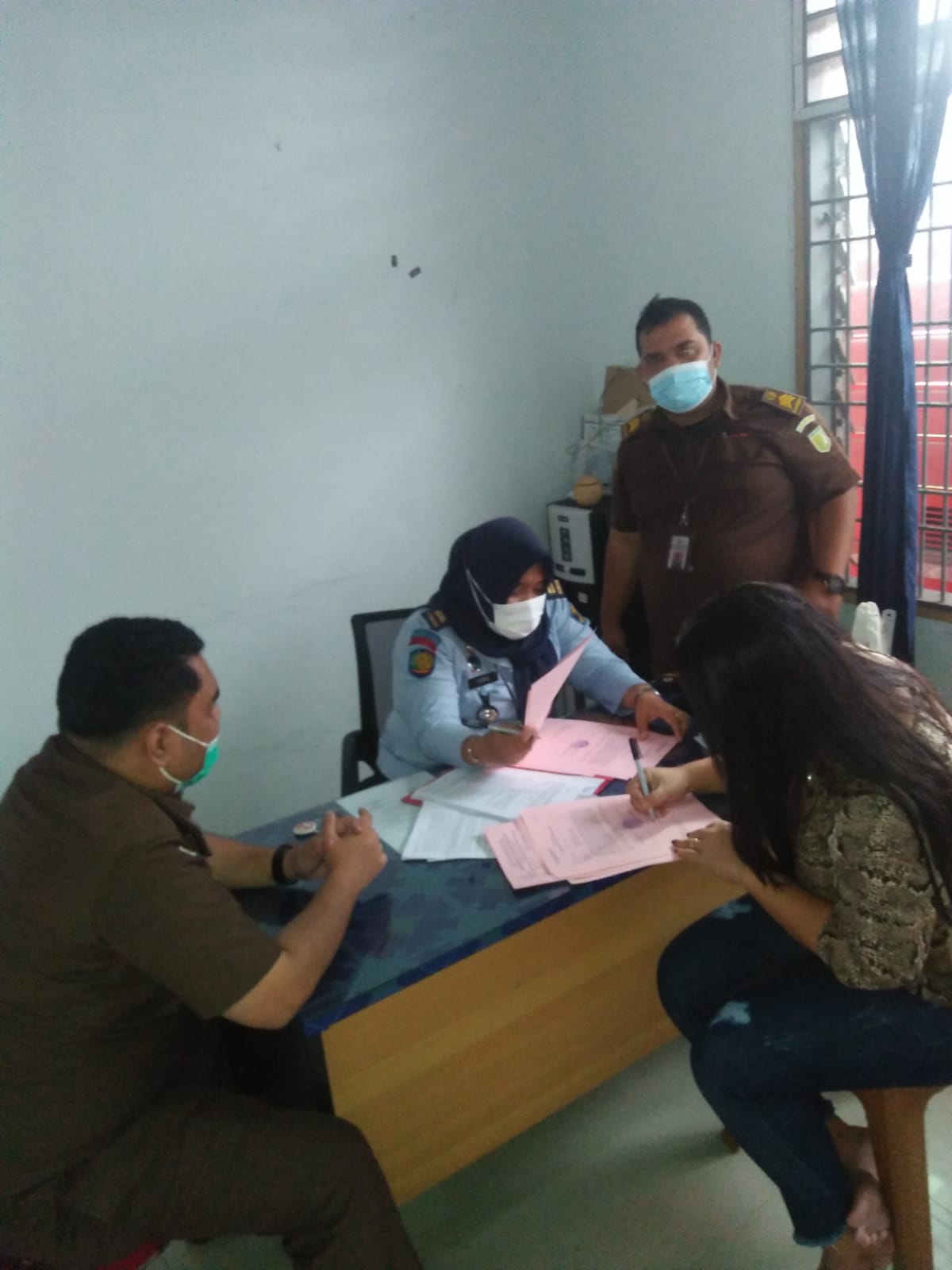 Kejari Medan Eksekusi Mantan Bendahara Puskesmas Glugur Darat ke Rutan Perempuan