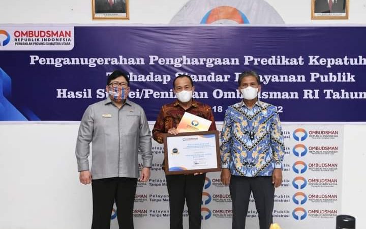 Zahir Menerima Penghargaan Predikat Kepatuhan Tinggi atas Standar Pelayanan Publik Dari Ombudsman RI Perwakilan Sumut