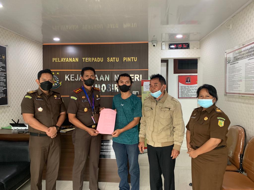 Pendekatan RJ, Kejari Samosir Hentikan Penuntutan Kasus Dugaan Penganiayaan