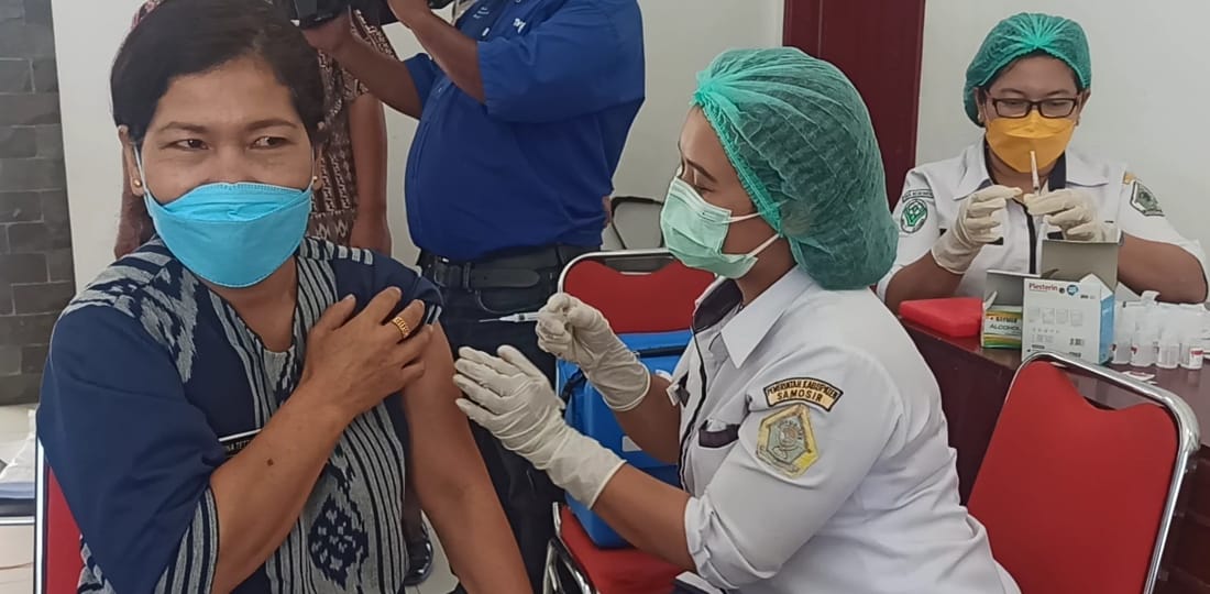 Pemkab Samosir Penyuntikan Vaksinasi Booster