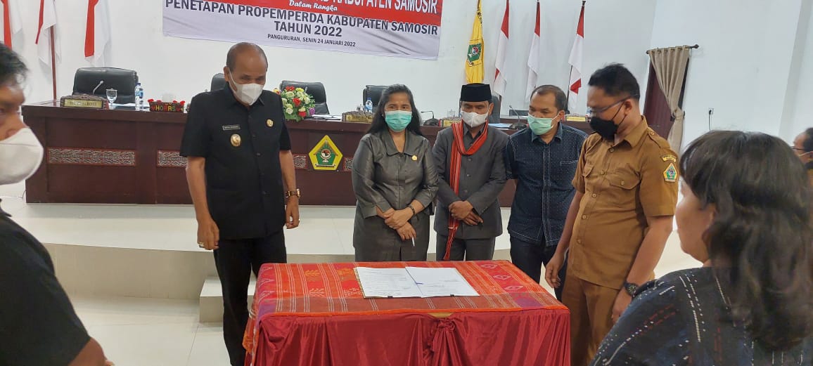 Wabup Samosir Hadiri Paripurna Penetapan Program Pembentukan Perda 2022