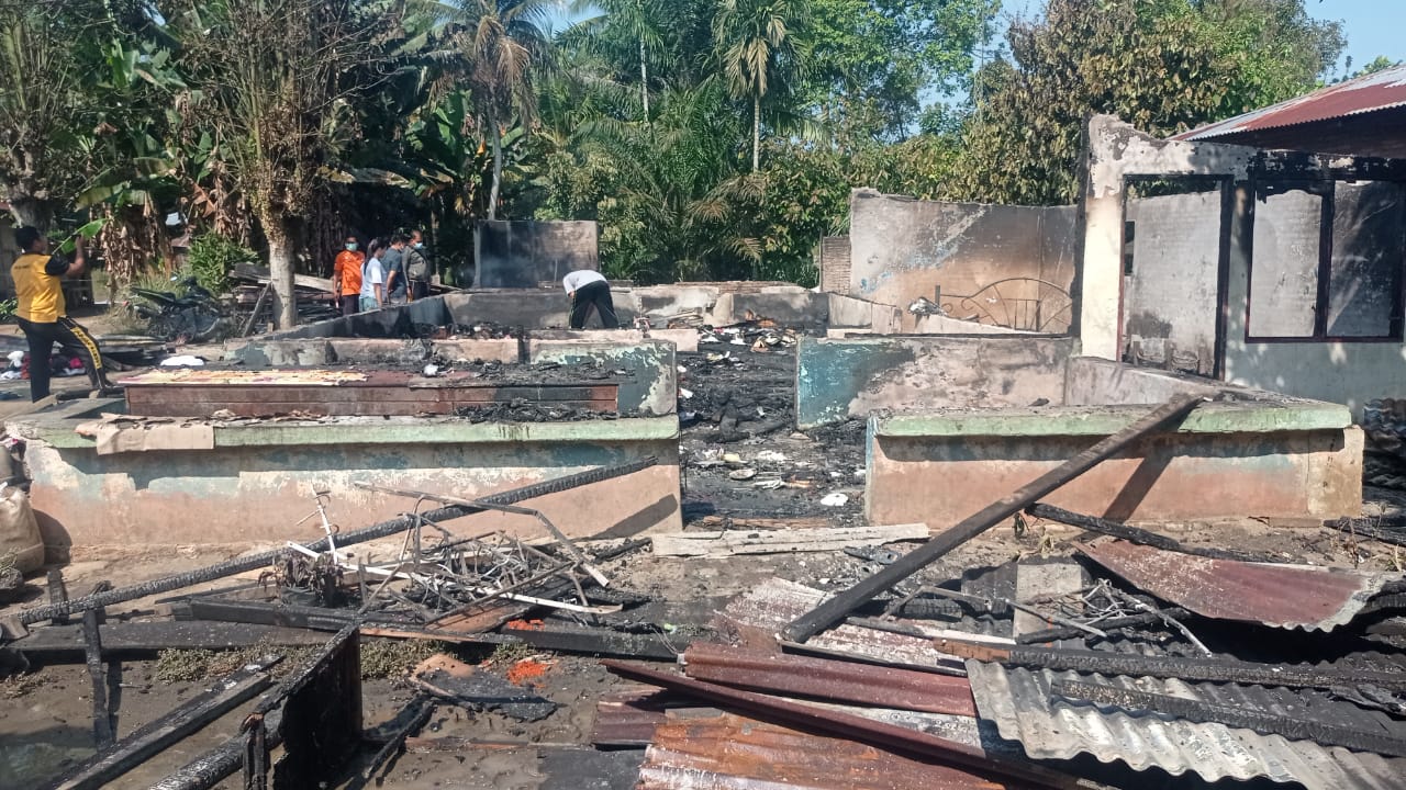 Rumah Aceng Warga Sergai Ludes Terbakar