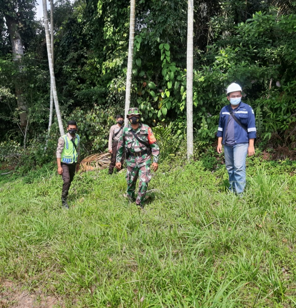 Babinsa Sertu Ardian Agus Koramil 04/Perawang Himbau Masyarakat Jangan Membuka Lahan Dengan Cara Sembarangan