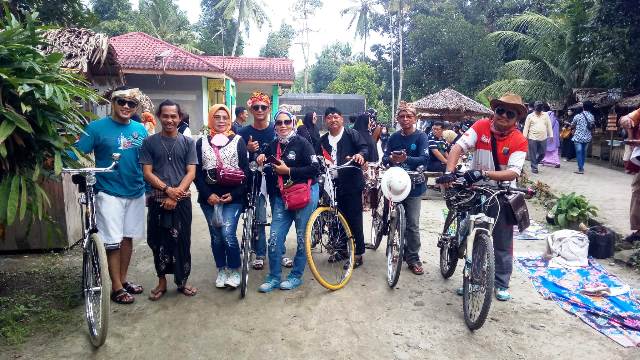Komunitas Sepeda Tua Mampir di Kawan Lama