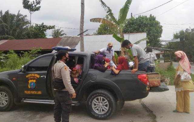 Polsek Pantai Labu Jemput Warga Ikut Vaksin
