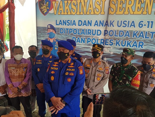 Kapolres Kukar AKBP Arwin Amrih Wientama Hadiri Vaksinasi Serentak Polda Kaltim untuk Anak dan Lansia