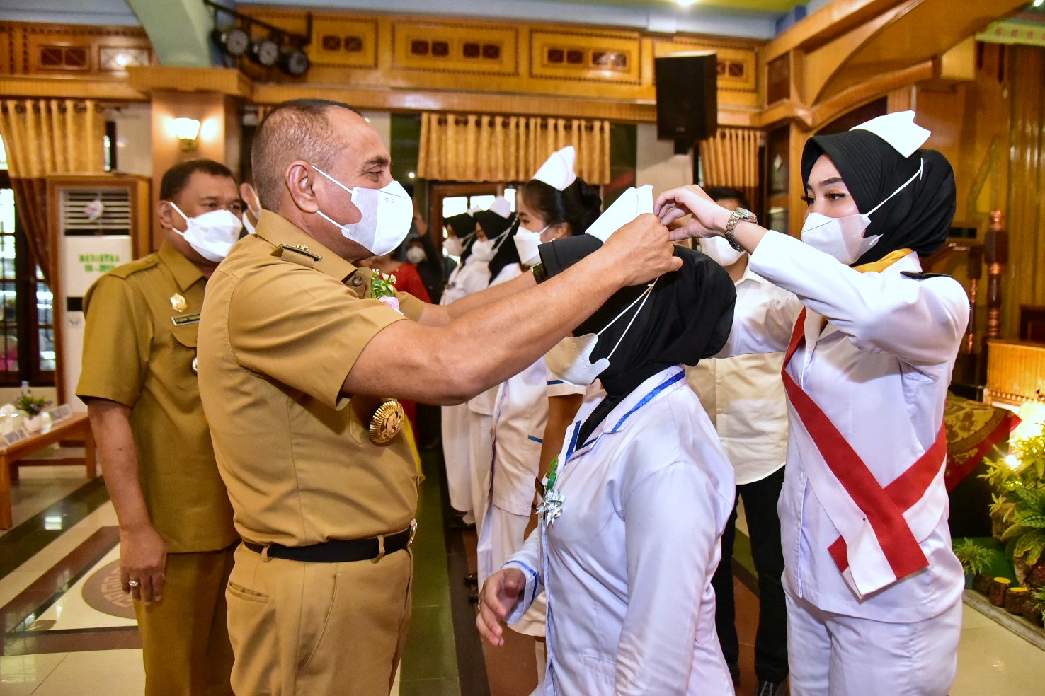 Capping and Pinning Day Inkes Deli Husada dan Medistra, Edy Rahmayadi Dorong Peningkatan Kualitas Mahasiswa