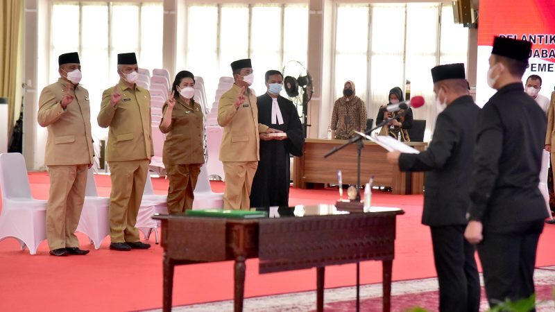 Gubernur Edy Rahmayadi Lantik  20 Pejabat Administrator dan Pengawas