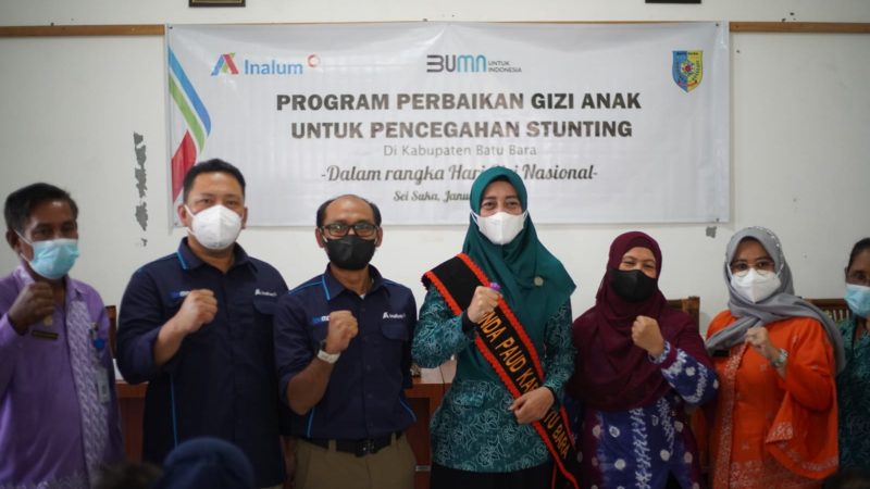 Ny. Maya Indriasari Zahir Terima Paket Bantuan Dari Inalum Disela Peringatan Hari Gizi