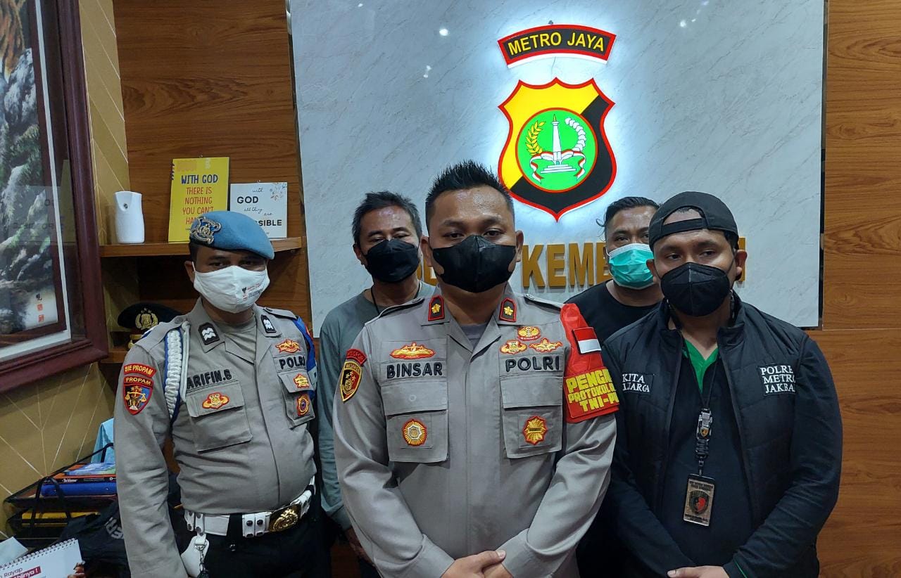 Viral Video Seorang Pemuda Diamuk Massa Saat Mencuri AC di sebuah Mini Market