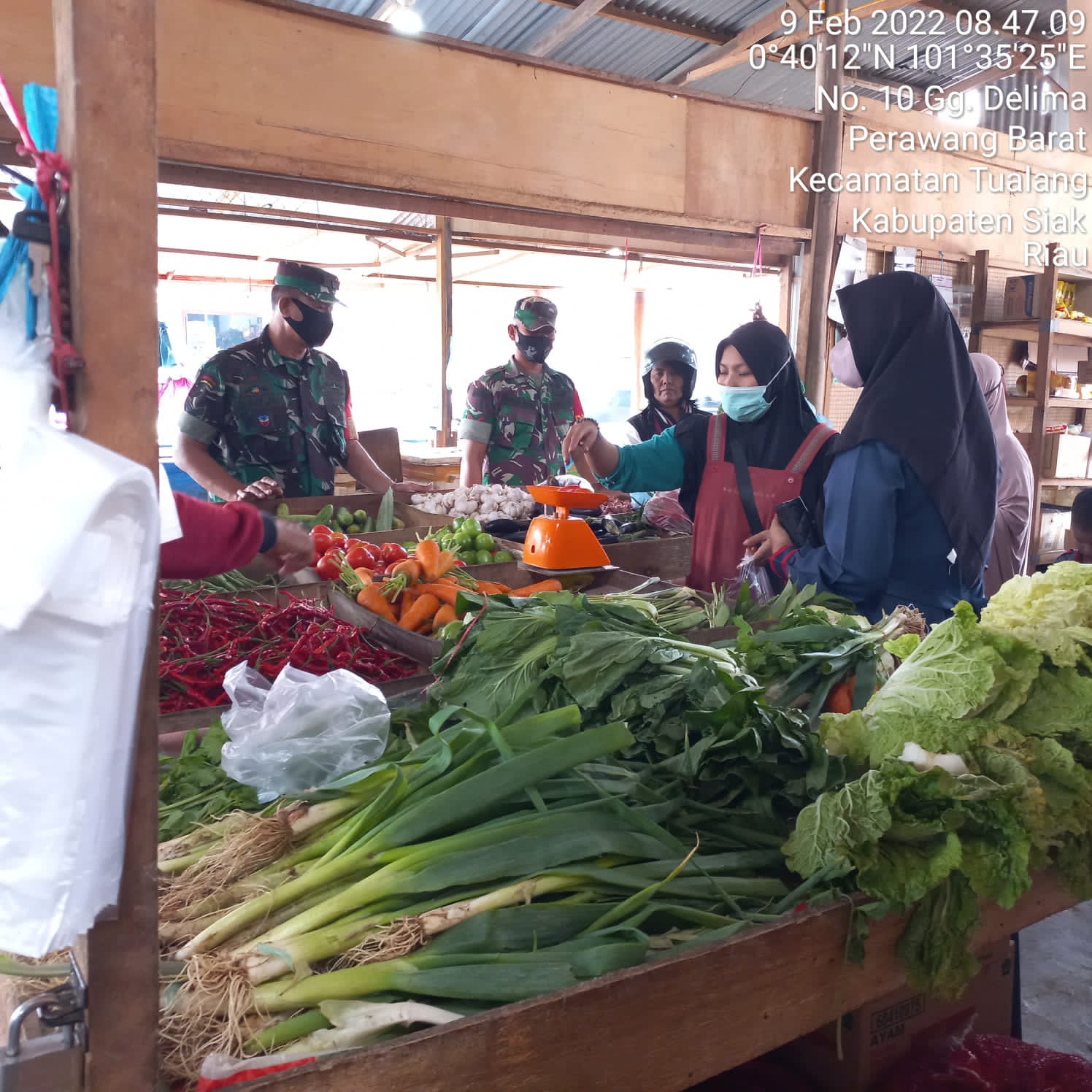 Babinsa Koramil 04/Perawang Laksanakan Patroli Prokes, Ini Yang Disampaikan