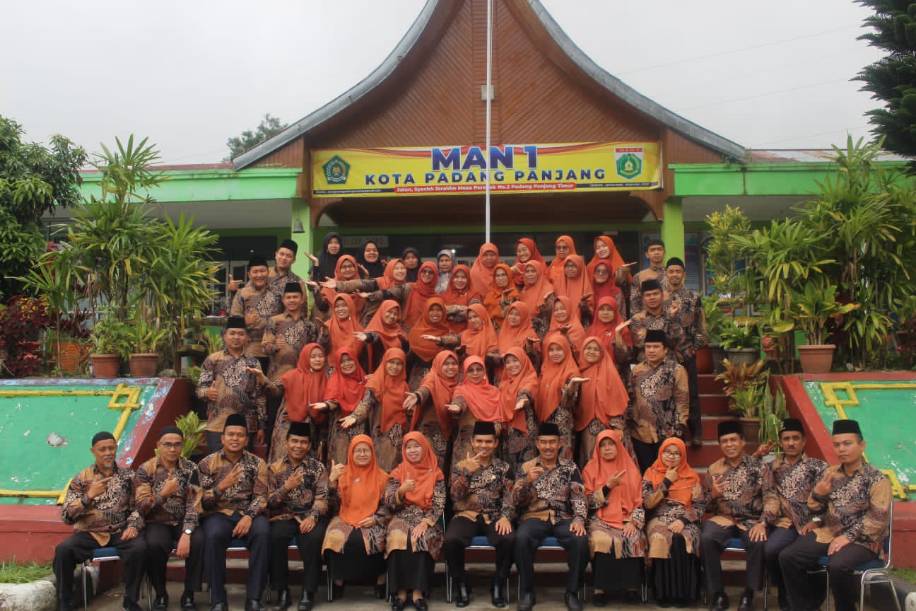Ucapkan HPN 2022, Kepsek MAN 1 Gunung Kota Padang Panjang: Maju dan Jaya Pers Indonesia