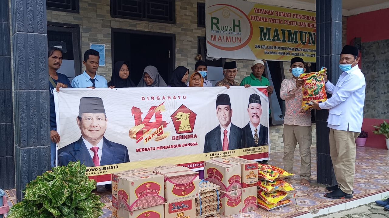Dalam Rangka Rangkaian HUT Partai Gerindra 2022, Wakil Ketua II DPRD Inhu H. Suwardi Ritonga Salurkan Sembako Bagi Anak Yatim Piatu