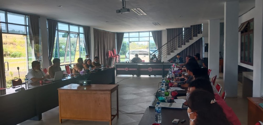 Rapat DPRD Samosir Bersama Dinas PU dan BKPSDM Tunda