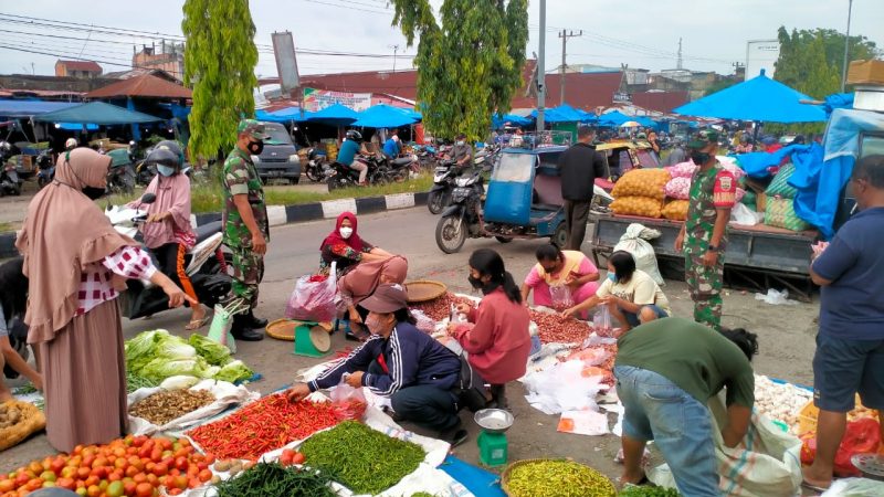 Babinsa Koramil 04/Perawang Minta Masyarakat Disiplin Prokes