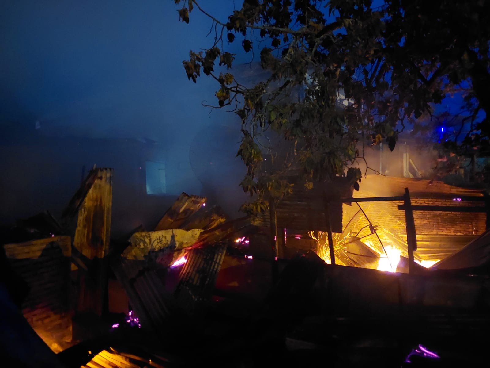 Empat Unit Rumah Hangus Terbakar, Polres Taput Lakukan olah TKP