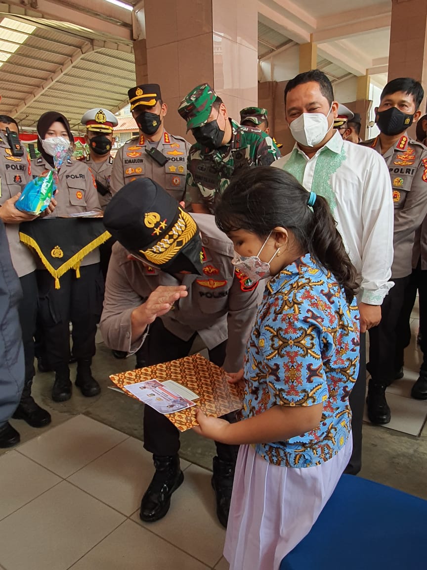 Peninjauan Kegiatan Vaksinasi Secara Serentak Seluruh Indonesia