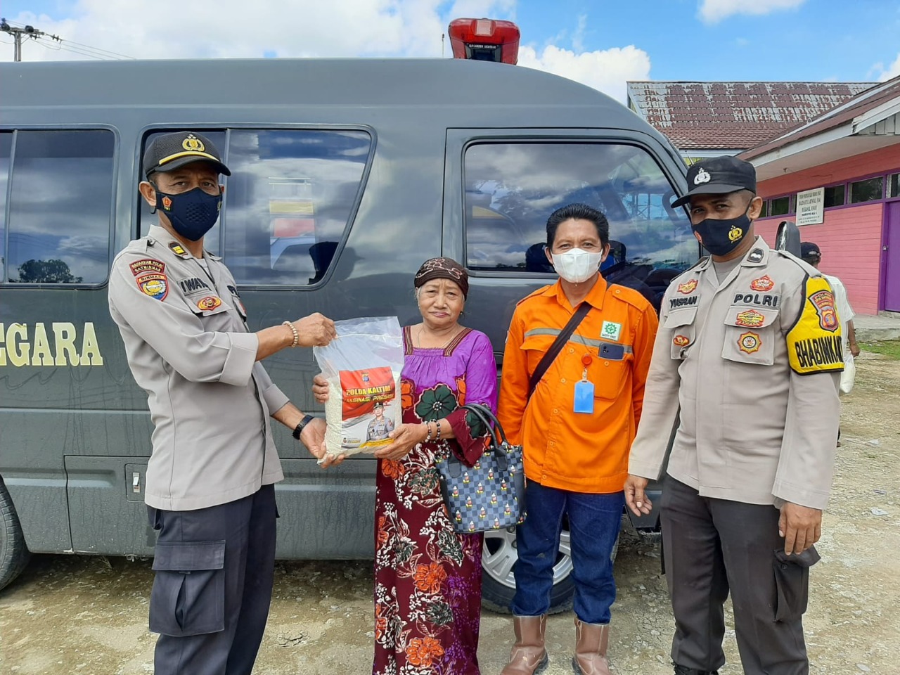 Bansos, dalam Rangka Penerapan PPKM Level 1 Terhadap Masyarakat Terdampak Covid-19 di Wilkum Polres Kukar
