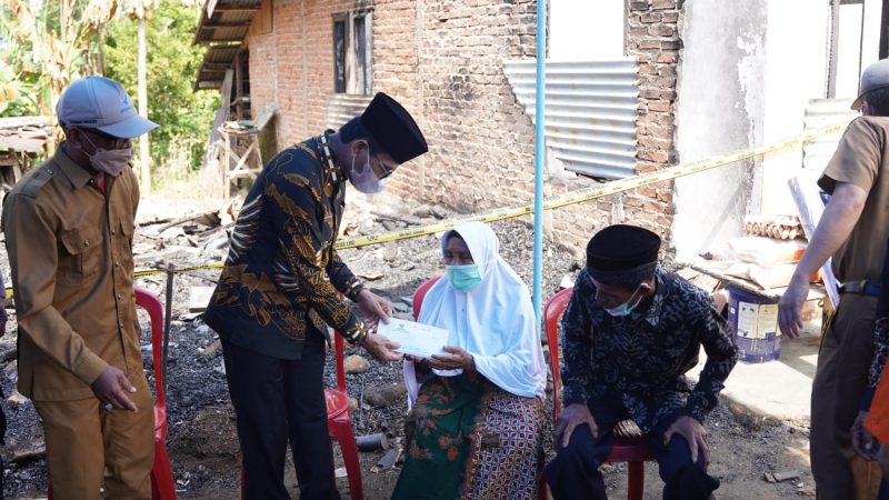 Bupati Safaruddim Kunjungi Korban Kebakaran Situjuah Limo Nagari