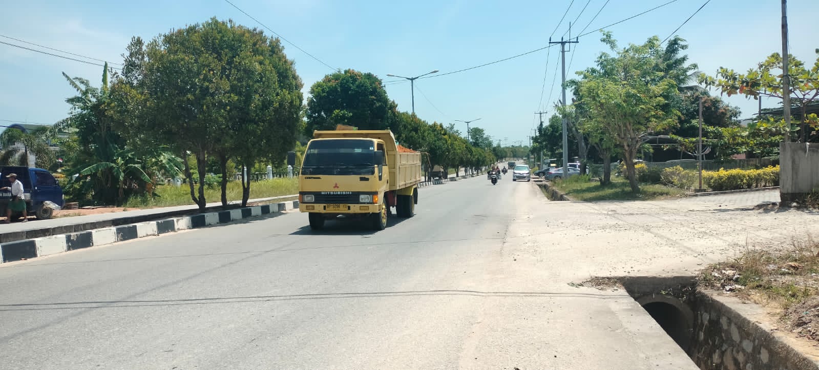 Dampak Penimbunan Lahan Perumahan Poros Residence, Pengguna Jalan Merasa Tidak Nyaman Berkendara