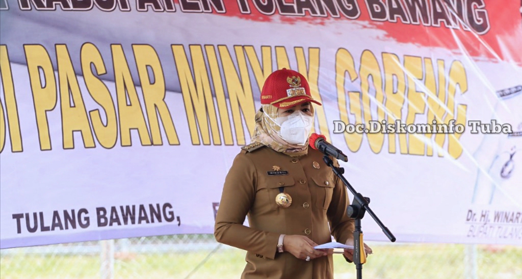 Bupati Winarti Operasi Pasar Minyak goreng di Kecamatan Menggala
