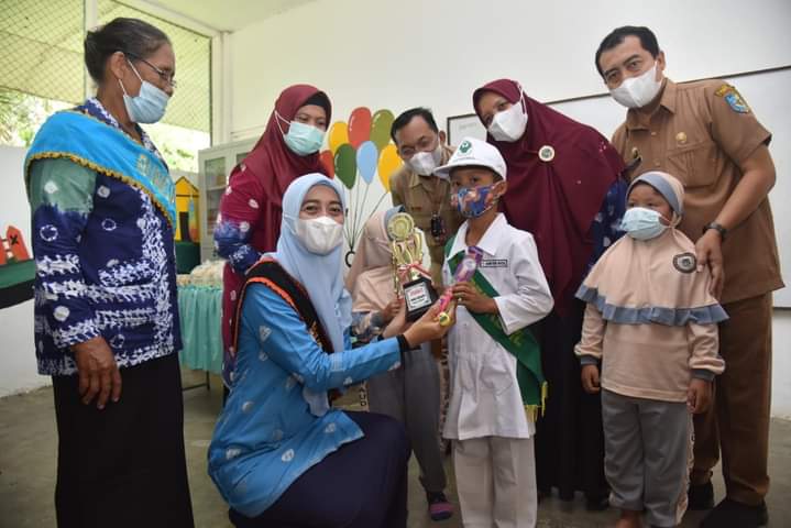 Ny Maya Indriasari Zahir Berperan Sebagai Narasumber Kelas Parenting