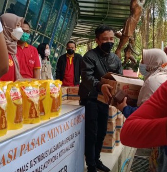 Gelar Operasi Pasar, Diskopindag Kota Malang Gelontorkan 3 Ribu Liter Minnyak Goreng