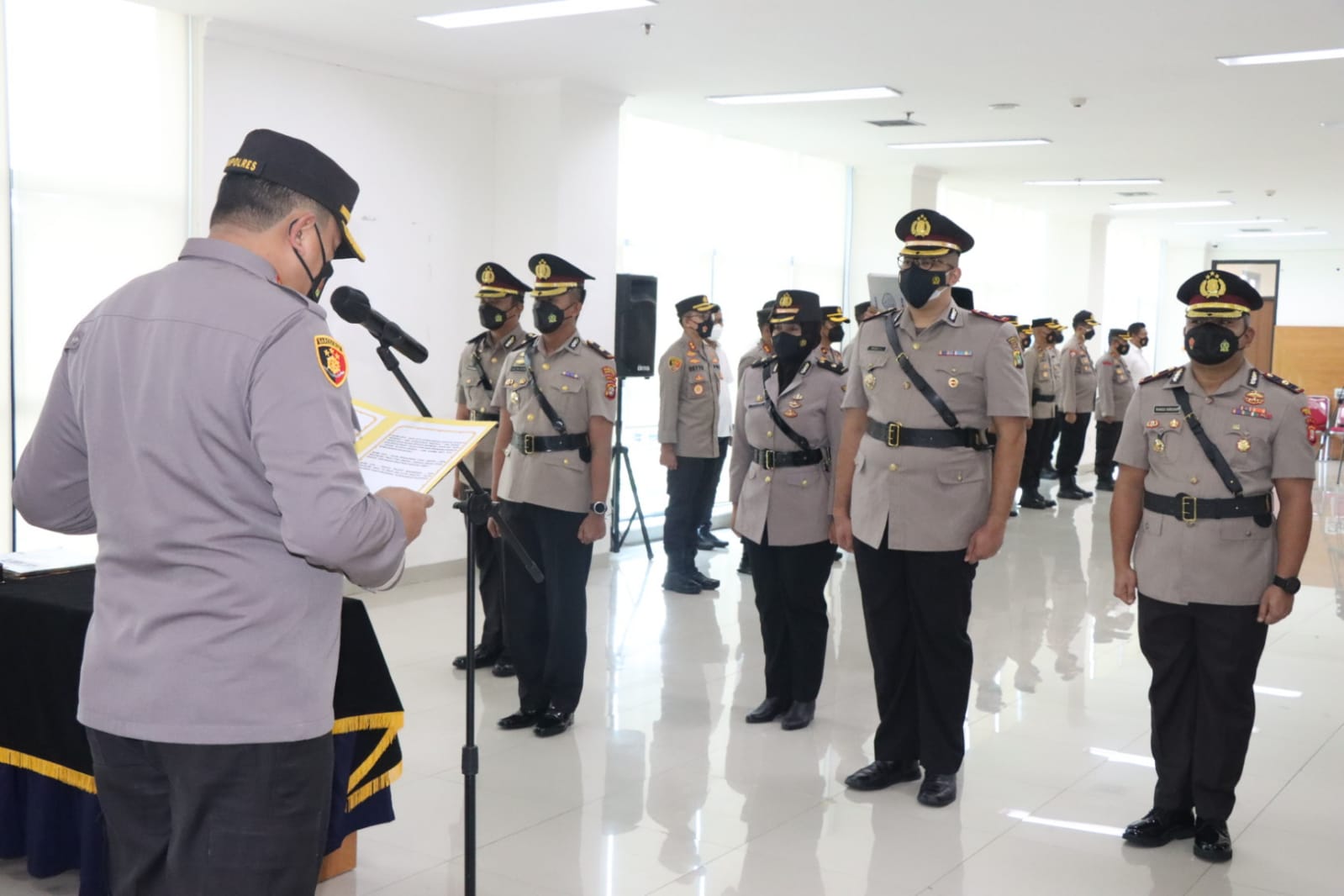 Kapolrestro Jakarta Pusat Kombes Pol Hengki Haryadi.S.I.K,M.H., Memimpin Serah Terima Jabatan