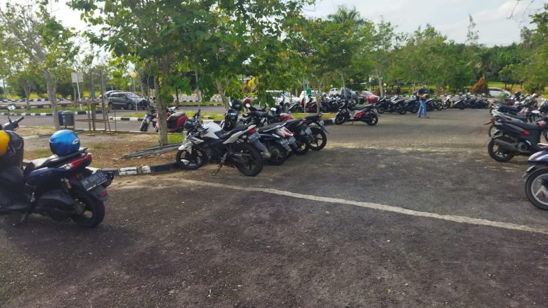 Pengunjung Keluhkan RSUD DR. (H.C) Ir. Soekarno Babel Karena Bayar Parkir Kendaraan Tanpa ada karcis parkir