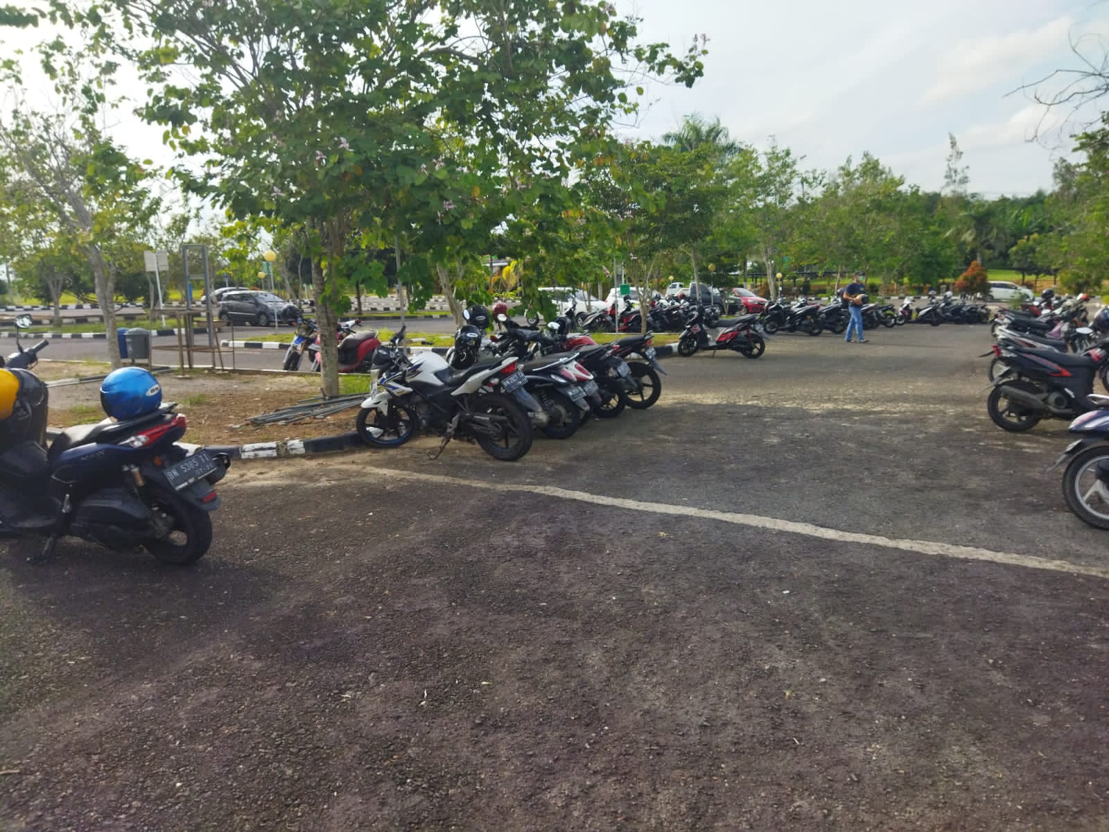 Pengunjung Keluhkan RSUD DR. (H.C) Ir. Soekarno Babel Karena Bayar Parkir Kendaraan Tanpa ada karcis parkir
