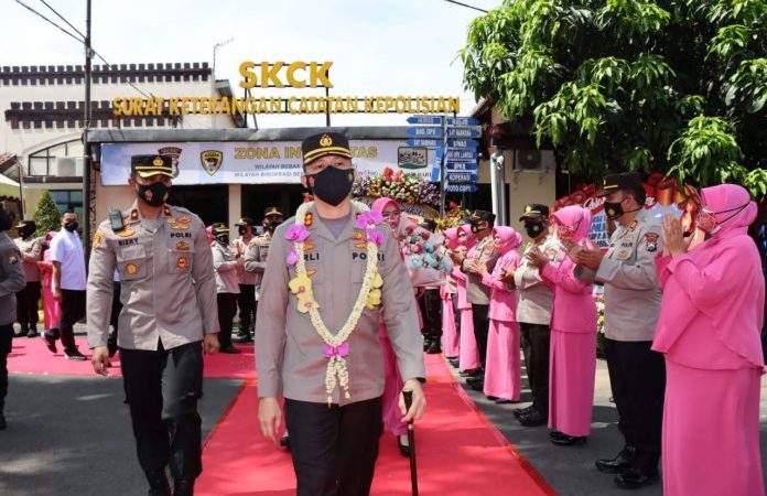 Tongkat Komando Kapolres Malang Resmi Berpindah Tangan