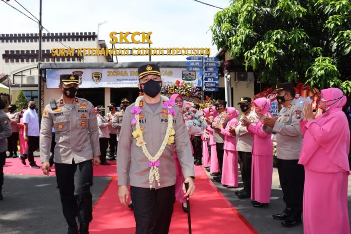 Tongkat Komando Kapolres Malang Resmi Berpindah Tangan