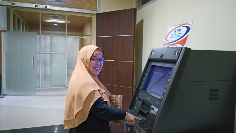 Mesin ATM Bank Sumut di Sekretariat Gedung DPRD Sudah Bisa Digunakan, Hj.Alida,SH ,MH: Semakin Mempermudah Ketika Ingin Menarik Uang