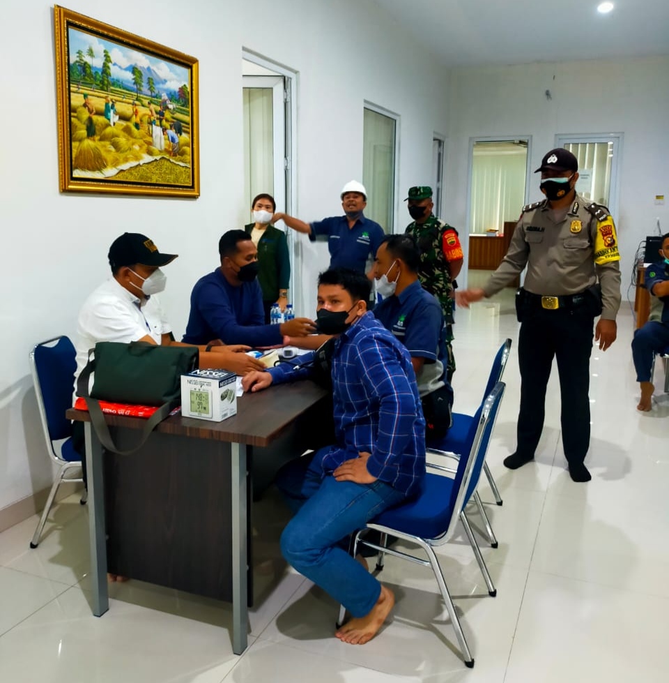 Percepatan Vaksinasi, Kapolsek Tualang Pengecekan Vaksinasi Di PT. ATM