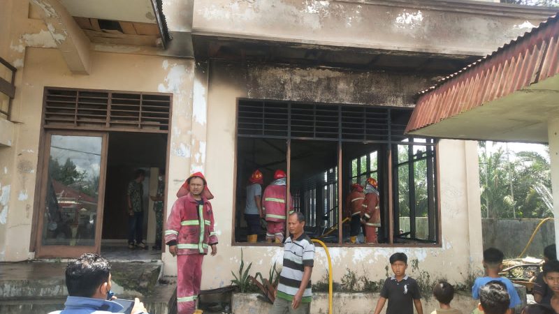 Polsek Bangun Turun Olah TKP Kebakaran Gedung BLK Disnaker Pemprovsu