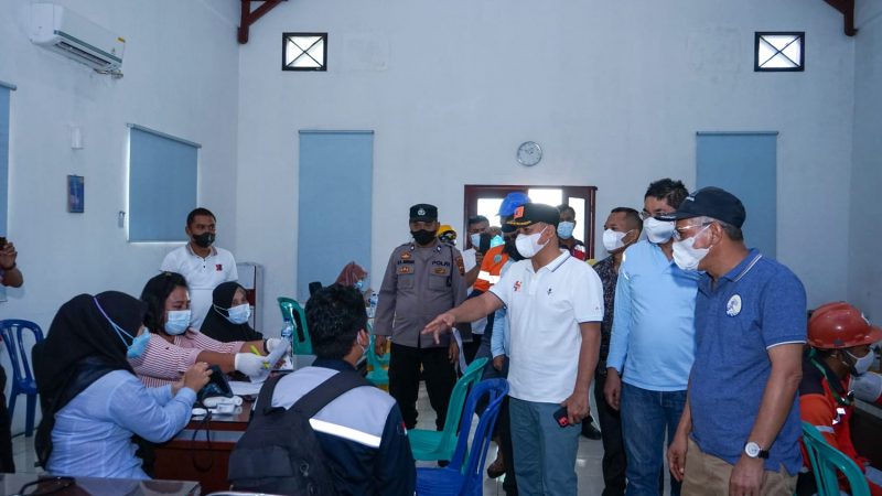 Zahir Tinjau Pelaksanaan Vaksinasi di Pos Pelayanan Vaksinasi PT. MNA 