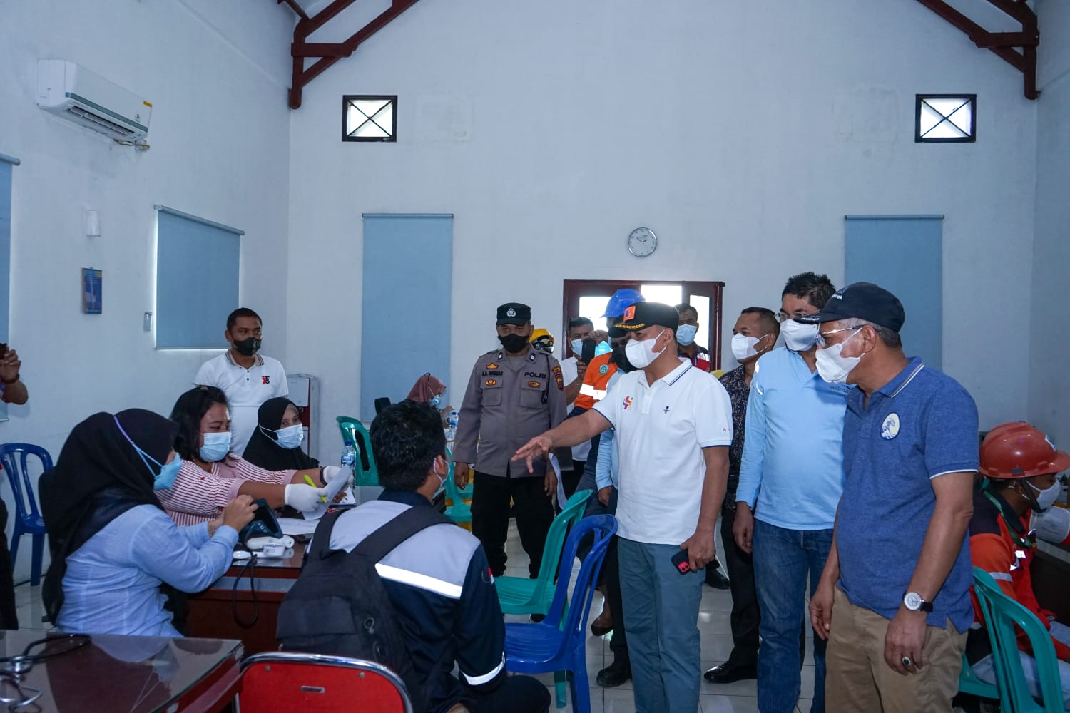 Zahir Tinjau Pelaksanaan Vaksinasi di Pos Pelayanan Vaksinasi PT. MNA 