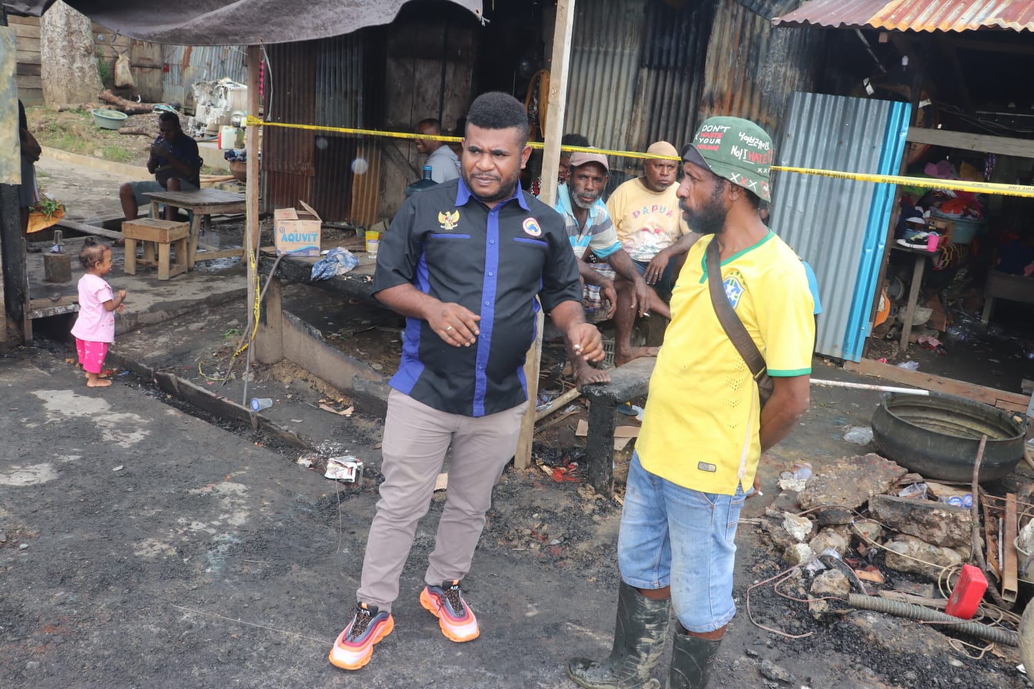 Syamsudin Seknum, Anggota DPRD Provinsi Papua Barat Bantu Korban Kebakaran di Tahiti