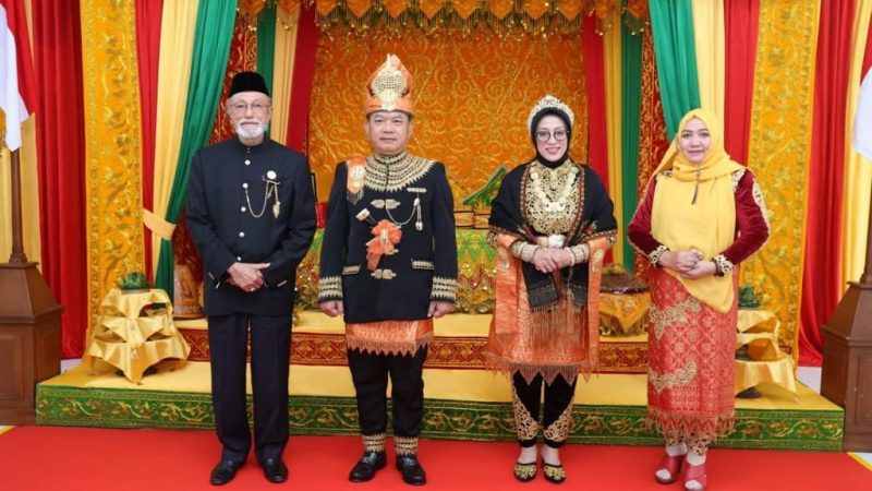 Sri Lila Meukuta Abdurachman, Gelar Kehormatan Adat Ketiga untuk Kasad