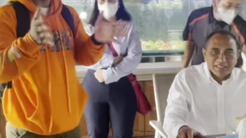 Gubernur Edy Tantang Paris Pernandes Bertinju