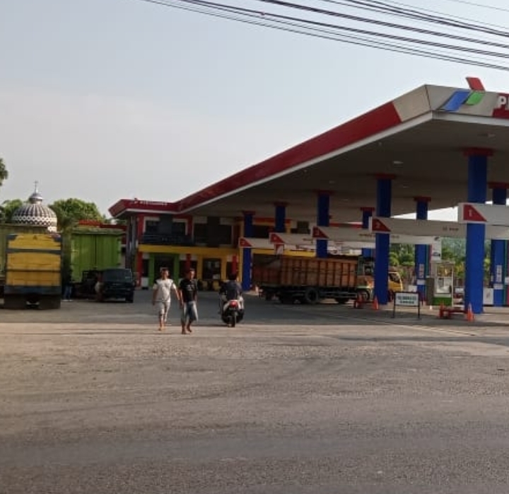 BBM Bio Solar Langka Di SPBU yang ada di Bilah Hulu Pada Siang Hari, Puluhan Supir Truk dan Pengguna BBM Solar Lainnya Kecewa