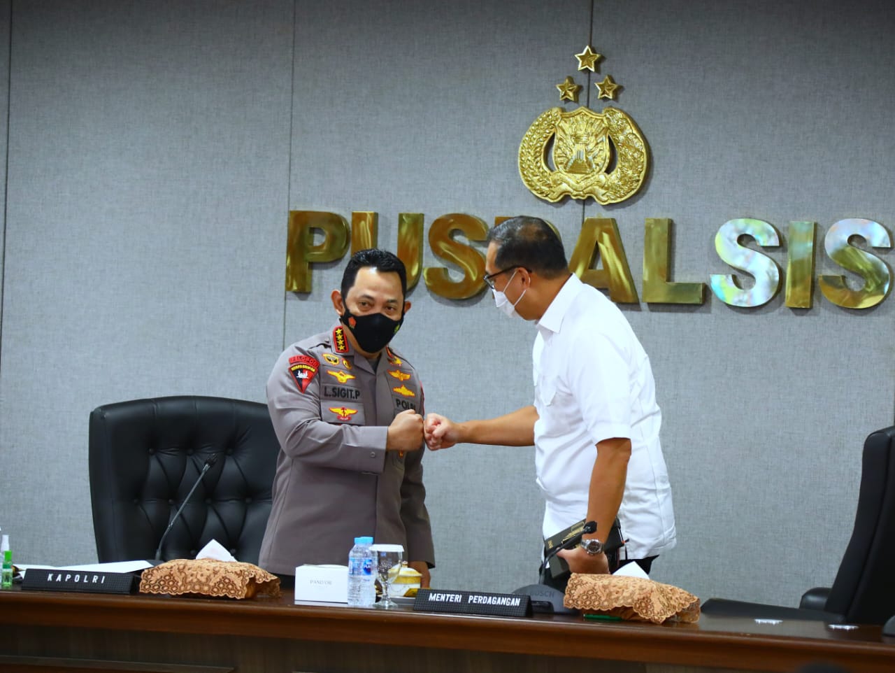 Kapolri Instruksikan Kapolda Pastikan Minyak Goreng Tersedia di Pasar Tradisional dan Modern 