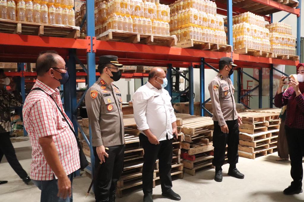 Kapolres Kendal Sidak Minyak Goreng, Diduga Oknum Timbun Di Samping Gudang