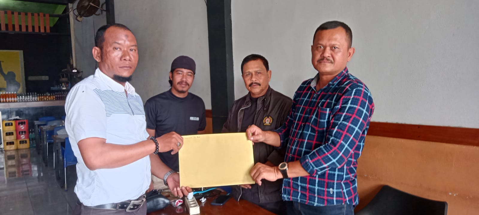 T.Salahuddin Ketua DPD -RKCA Aceh Barat Serahkan Susunan Pengurus Kepada Ketua DPP